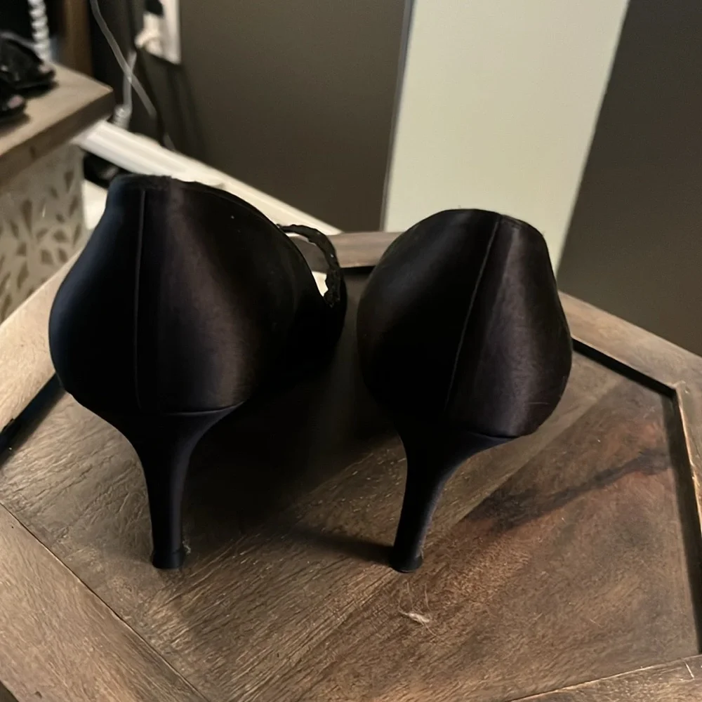 🛑 1 hour sale. Stuart Weitzman, black crochet heels, 9.5 - Picture 4 of 11